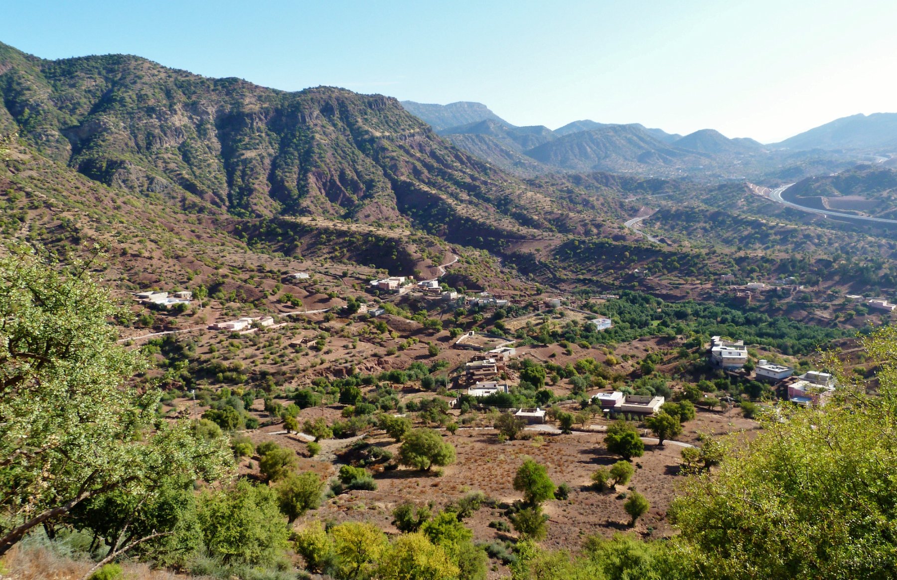 Route vers Imouzzer, village de montagne